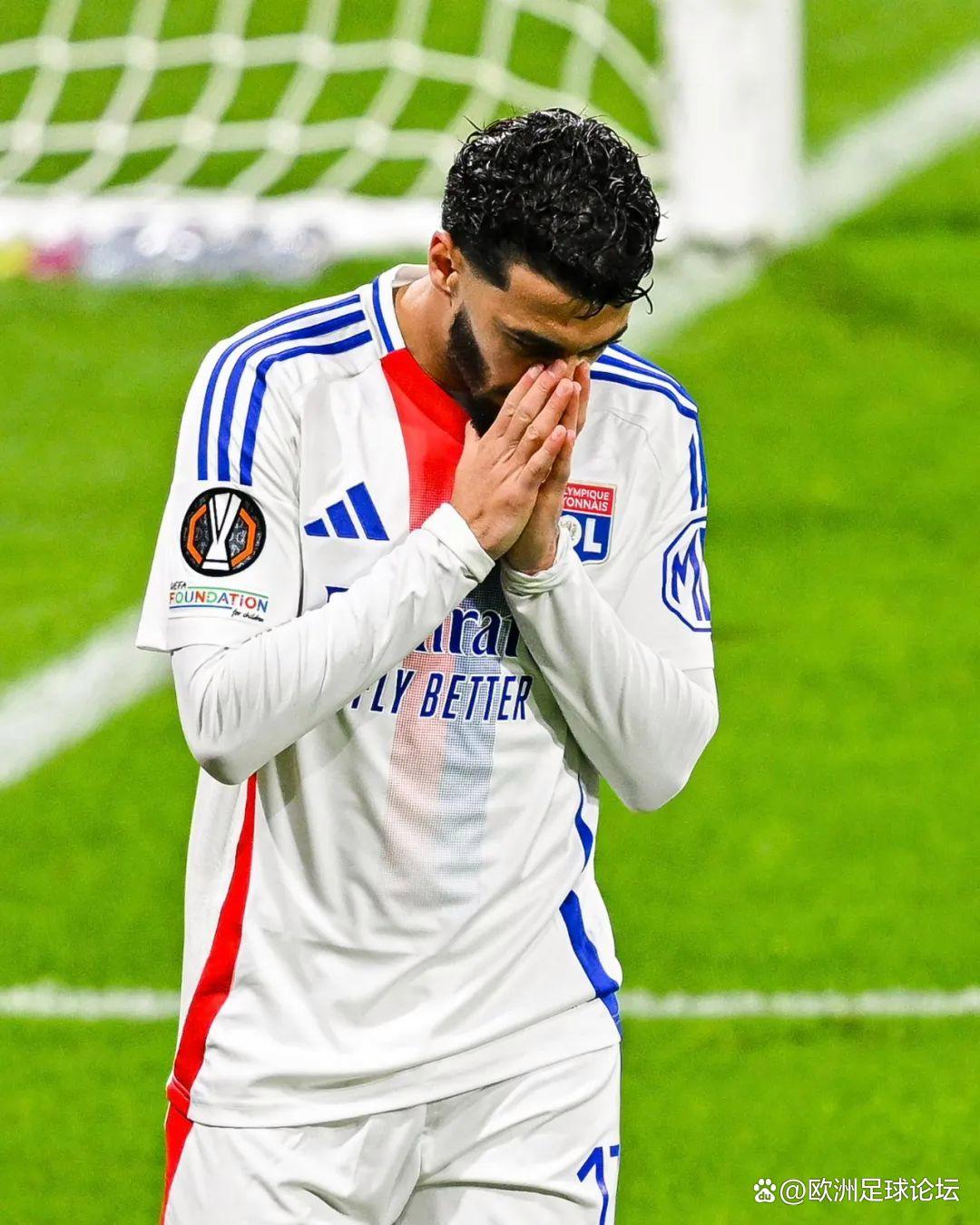 法甲赛后再迎强敌；里昂迎来里程碑；主帅态度：气氛紧张；更衣室氛围转暖的简单介绍