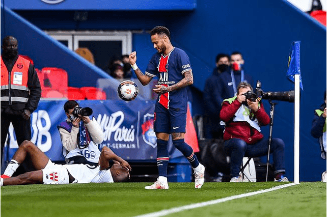 包含重磅！上海海港今晚再遭质疑集结日上海久事扳平良机，冲刺阶段里尔远射贴柱——葡超节点到来的词条