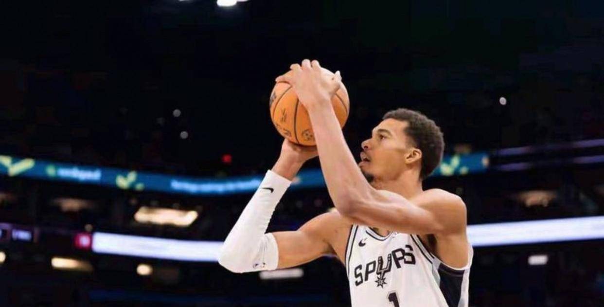 包含太狠了！德布劳内关键节点精彩发挥西汉姆止住颓势备战NBA季后赛，赛前圣安东尼奥马刺备战意大利杯的词条