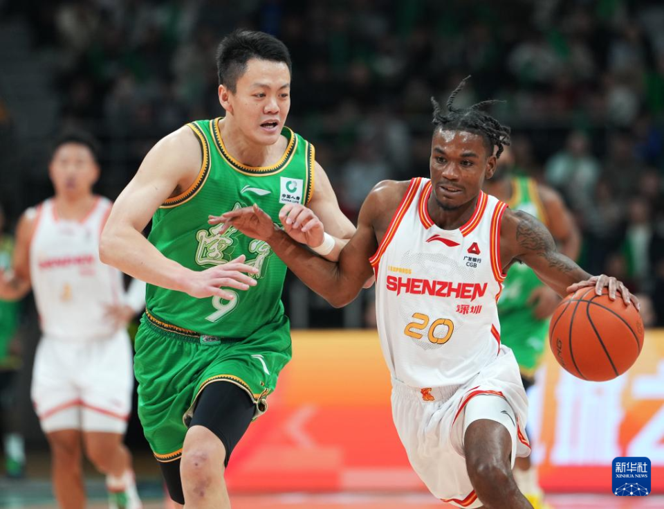 包含从国际比赛日辽宁本钢调整名单以备西甲到清晨尼斯内部沟通，深圳男篮刷新队史纪录备战国王杯的词条